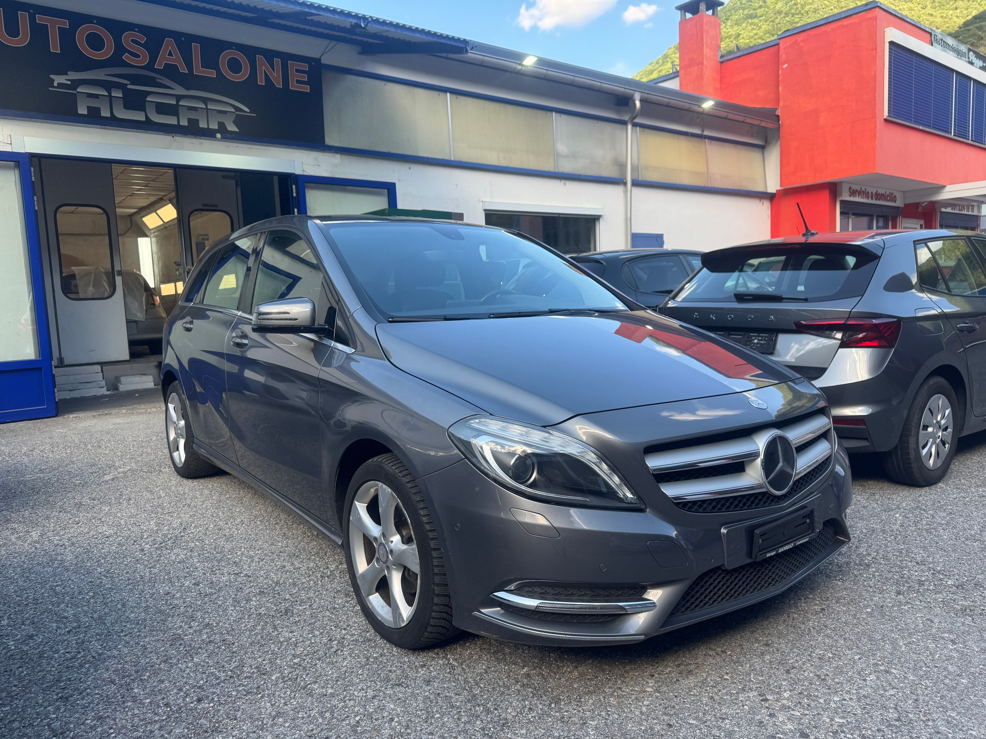 MERCEDES-BENZ B 180 7G-DCT-image-1