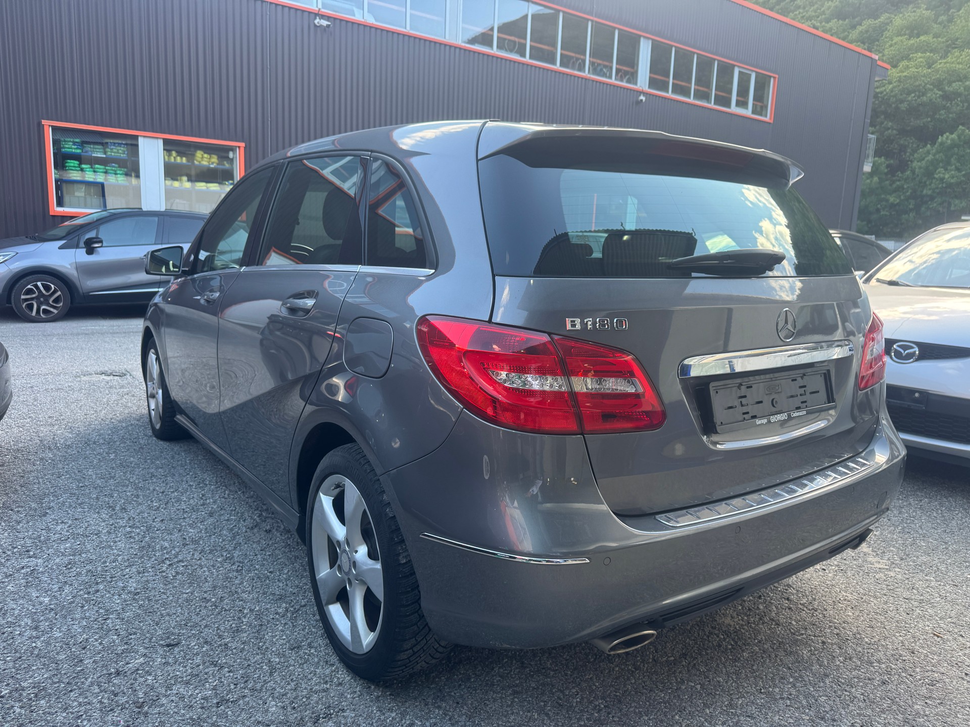MERCEDES-BENZ B 180 7G-DCT-image-3
