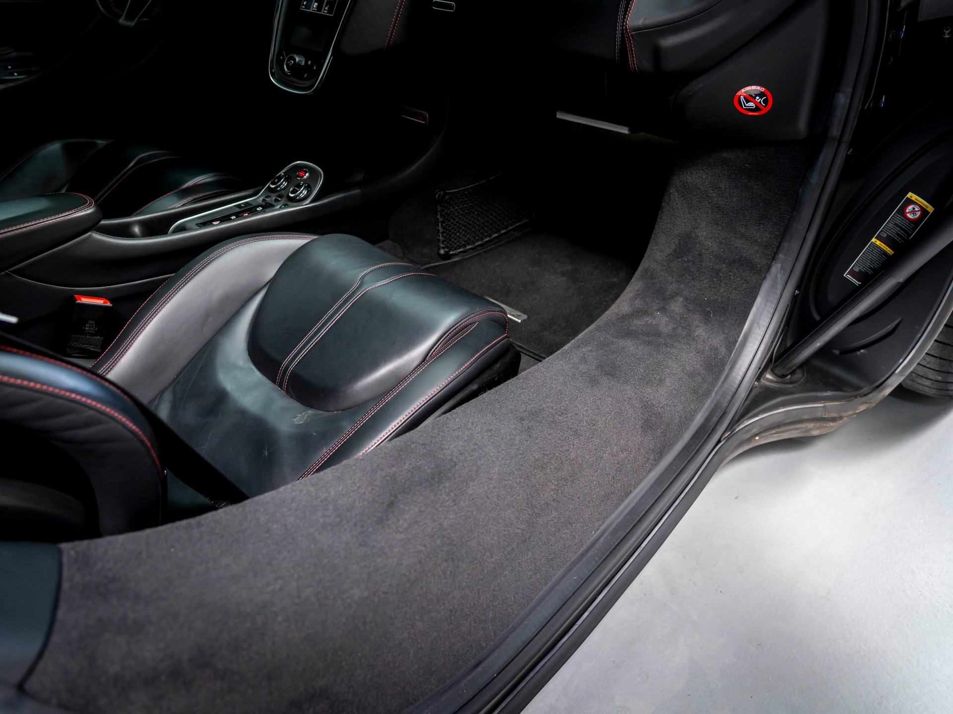 McLAREN 570S Coupé 3.8 V8 SSG-image-23