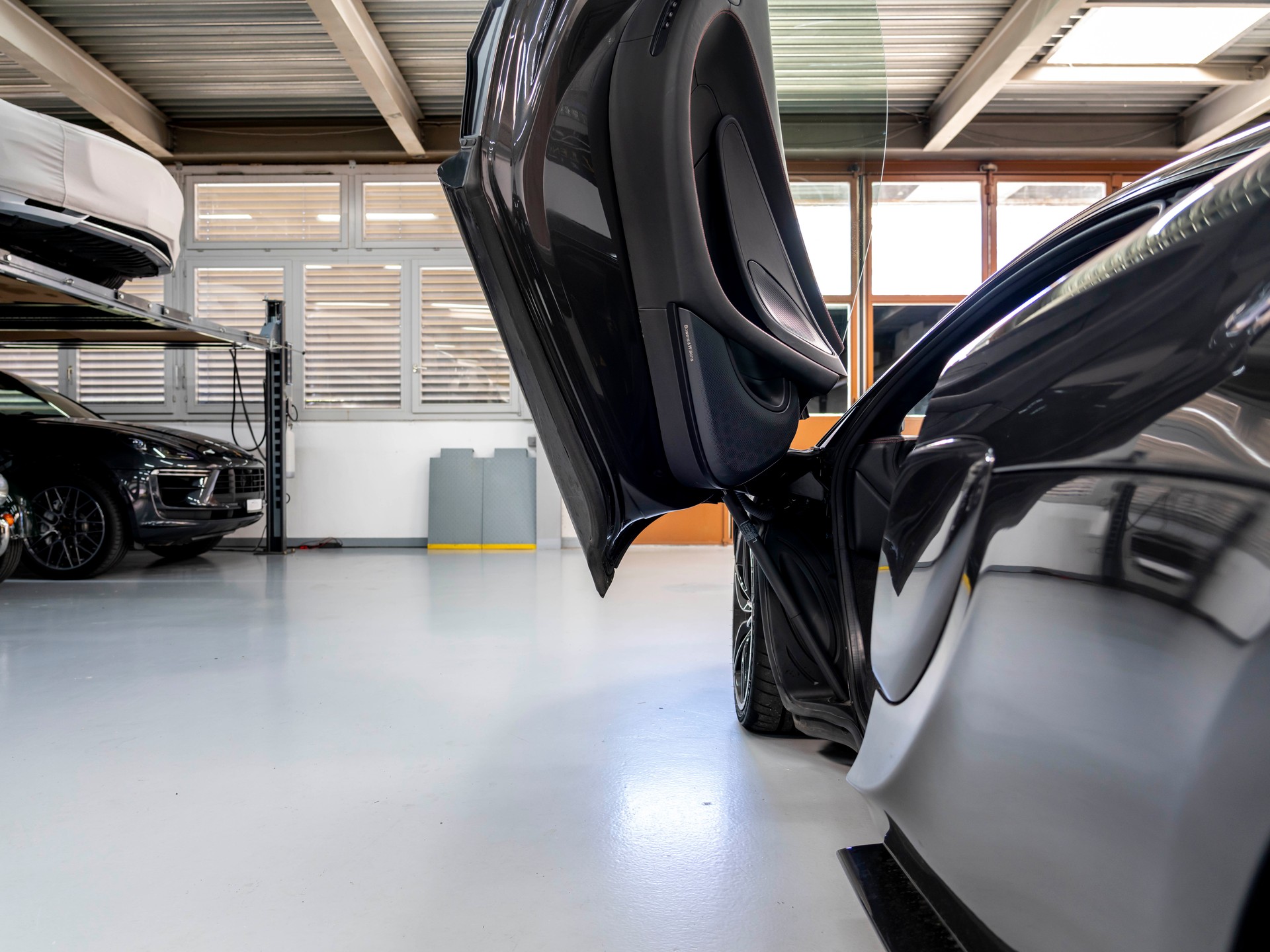 McLAREN 570S Coupé 3.8 V8 SSG-image-18