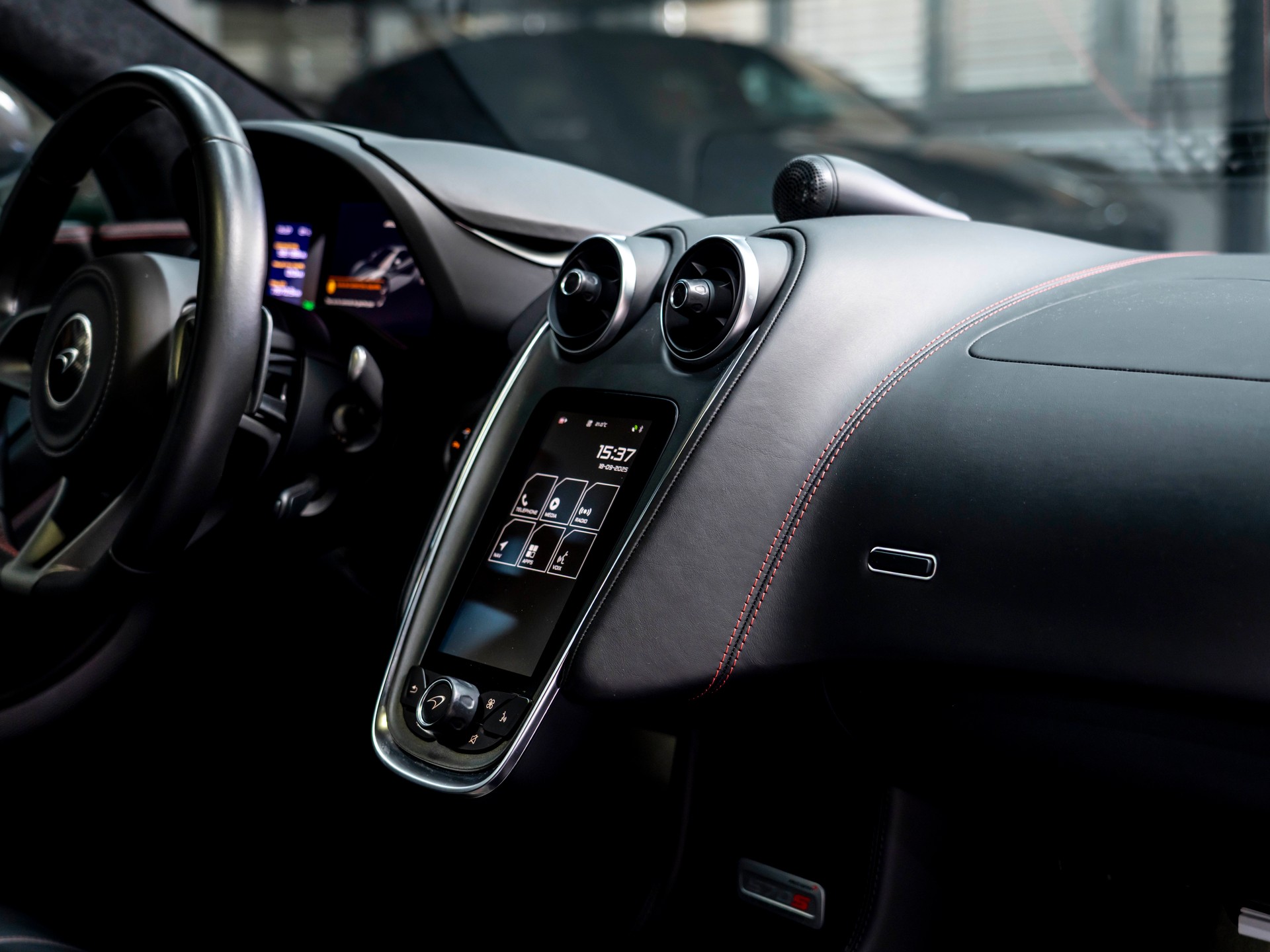 McLAREN 570S Coupé 3.8 V8 SSG-image-21