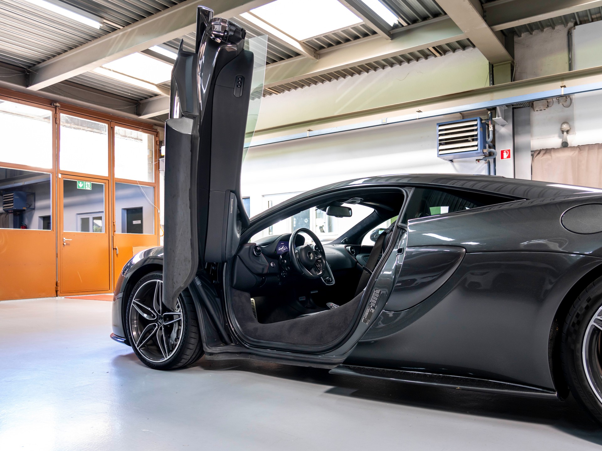 McLAREN 570S Coupé 3.8 V8 SSG-image-8
