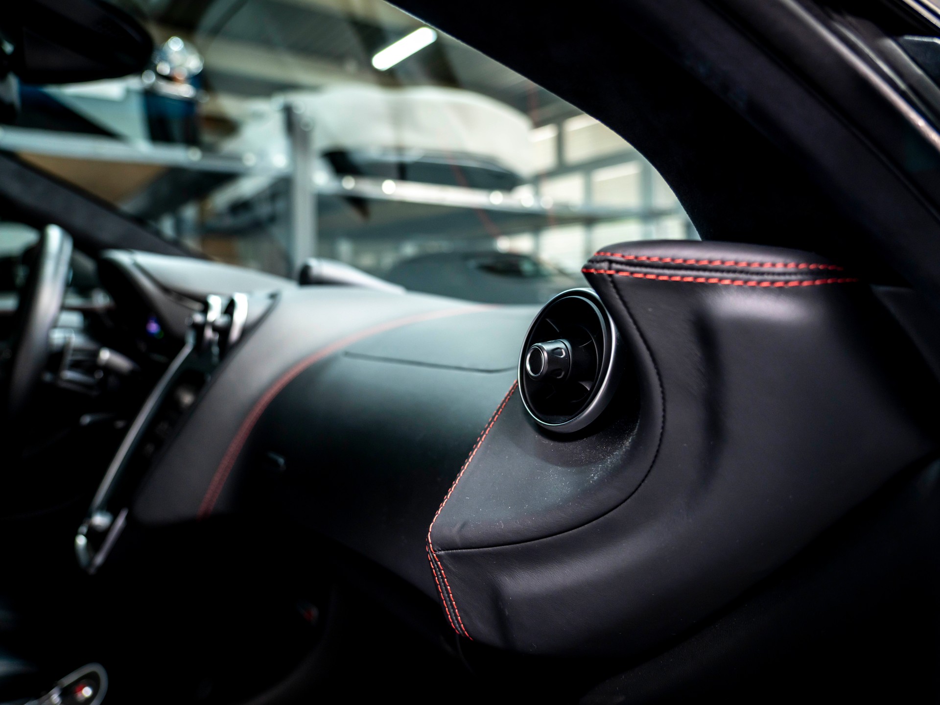 McLAREN 570S Coupé 3.8 V8 SSG-image-24
