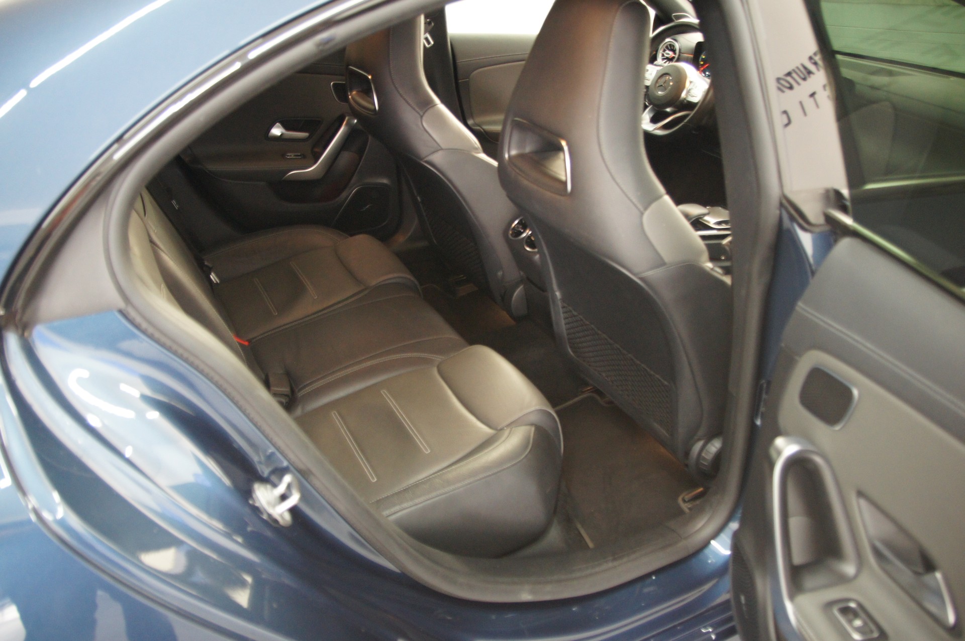 MERCEDES-BENZ CLA 200 AMG Line-image-14