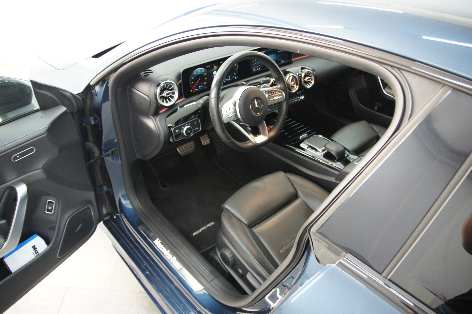 MERCEDES-BENZ CLA 200 AMG Line-image-7