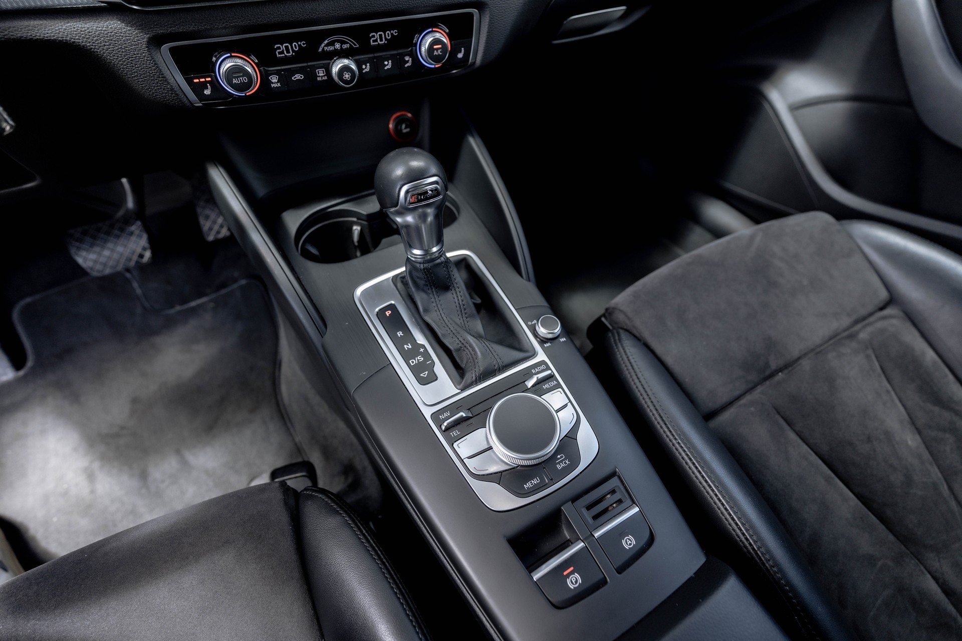AUDI A3 Sportback 2.0 TDI Ambiente quattro S-tronic * traumhafte Ausstattung *-image-16