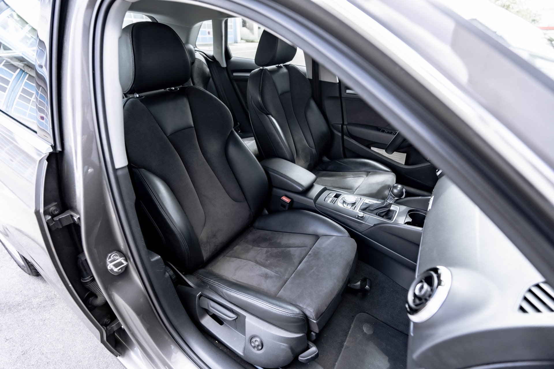 AUDI A3 Sportback 2.0 TDI Ambiente quattro S-tronic * traumhafte Ausstattung *-image-13