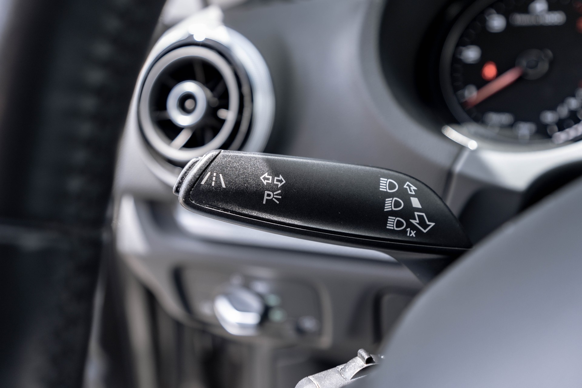 AUDI A3 Sportback 2.0 TDI Ambiente quattro S-tronic * traumhafte Ausstattung *-image-9