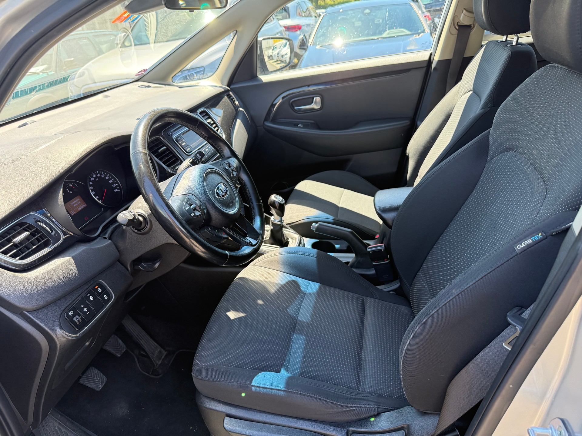 KIA Carens 1.6 GDI Classic-image-6