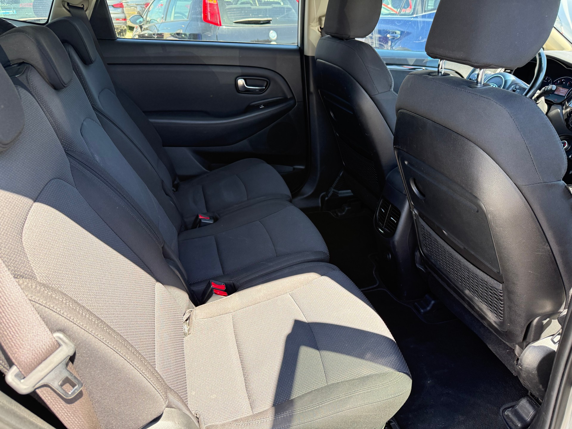 KIA Carens 1.6 GDI Classic-image-7