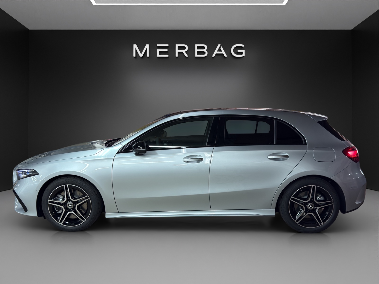 MERCEDES-BENZ A 200 Night Star 7G-DCT-image-1