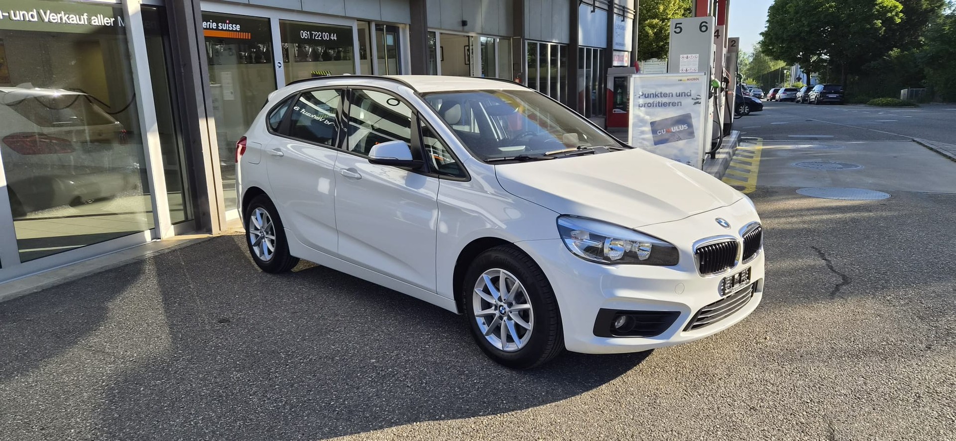 BMW 220i Active Tourer Steptronic-image-1