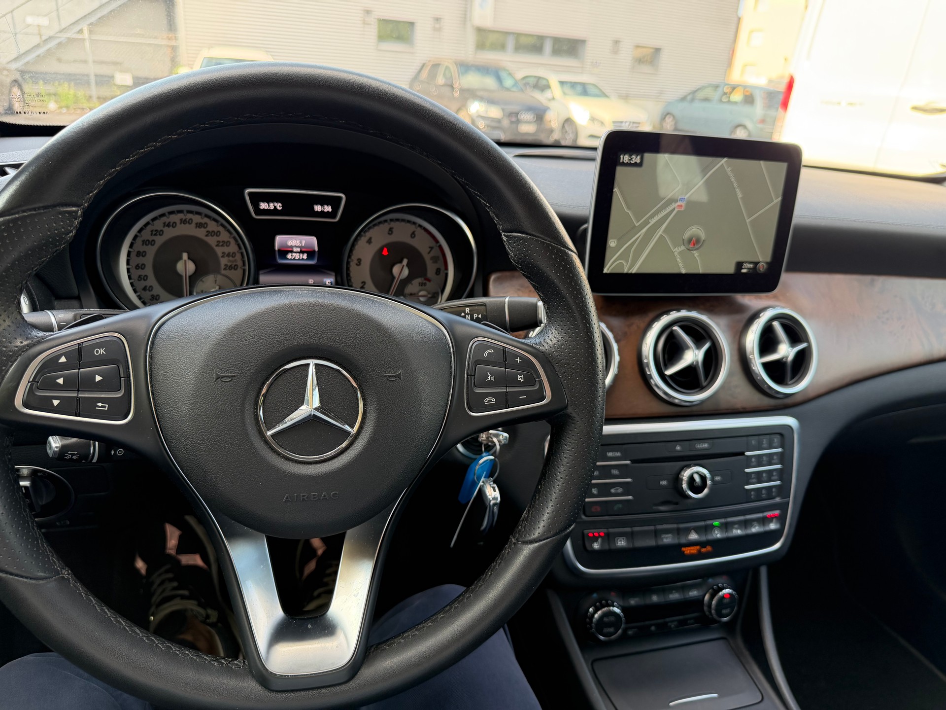 MERCEDES-BENZ GLA 250 Style 4Matic 7G-DCT-image-13