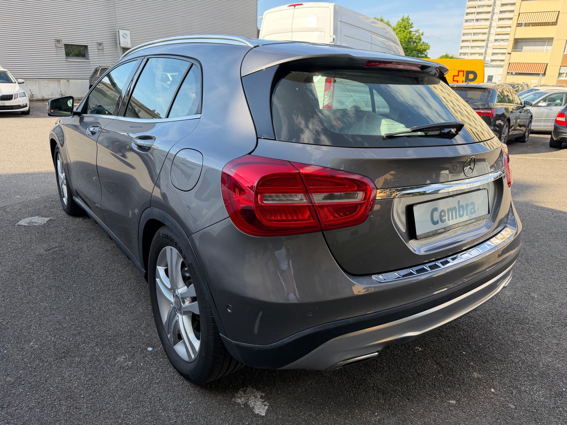 MERCEDES-BENZ GLA 250 Style 4Matic 7G-DCT-image-2