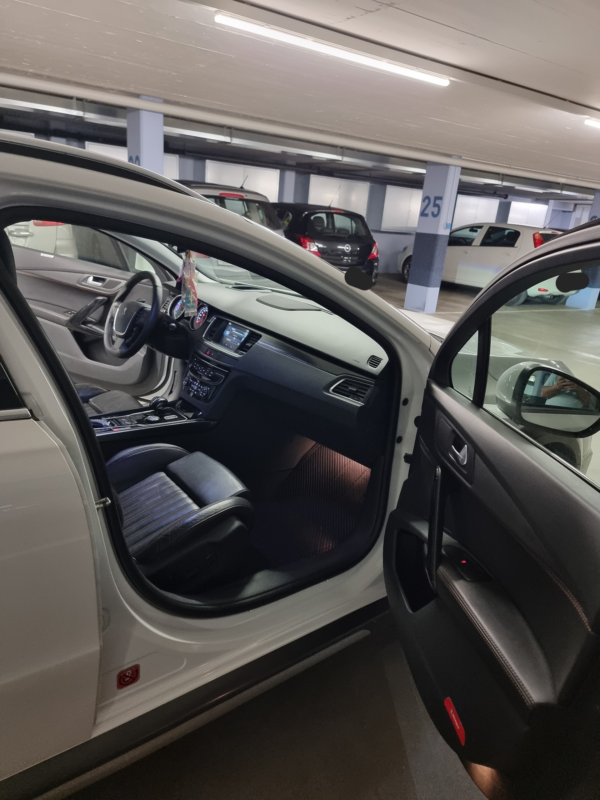 PEUGEOT 2.0 HDi HYbrid4-image-2