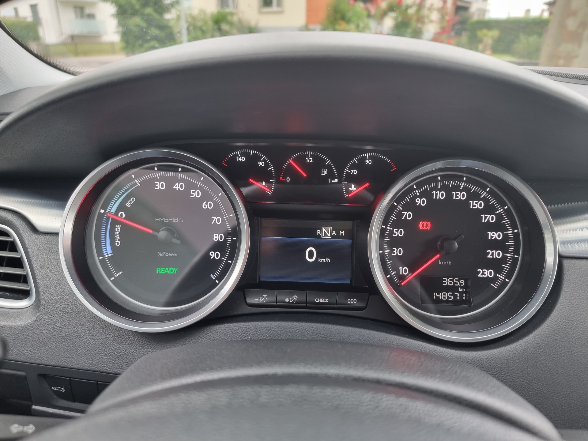 PEUGEOT 2.0 HDi HYbrid4-image-5