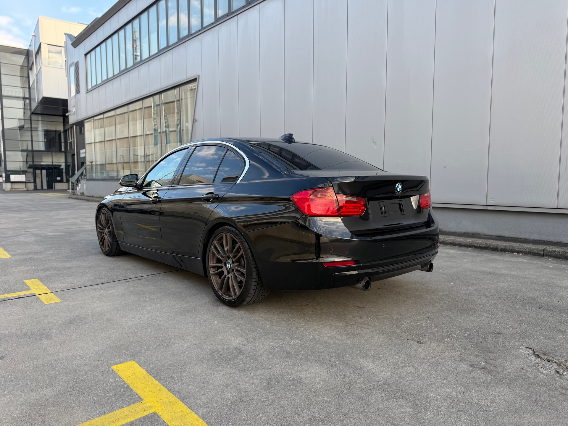 BMW 335i Sport Line Steptronic-image-2