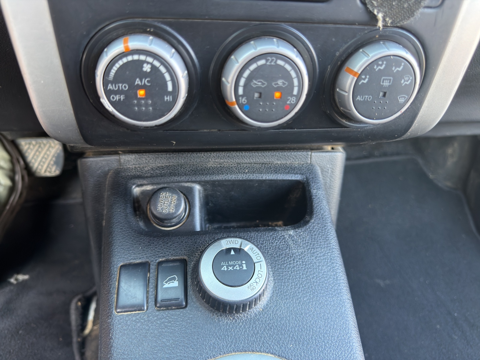 NISSAN X-Trail 2.0 dCi 16V SE Automatic-image-15