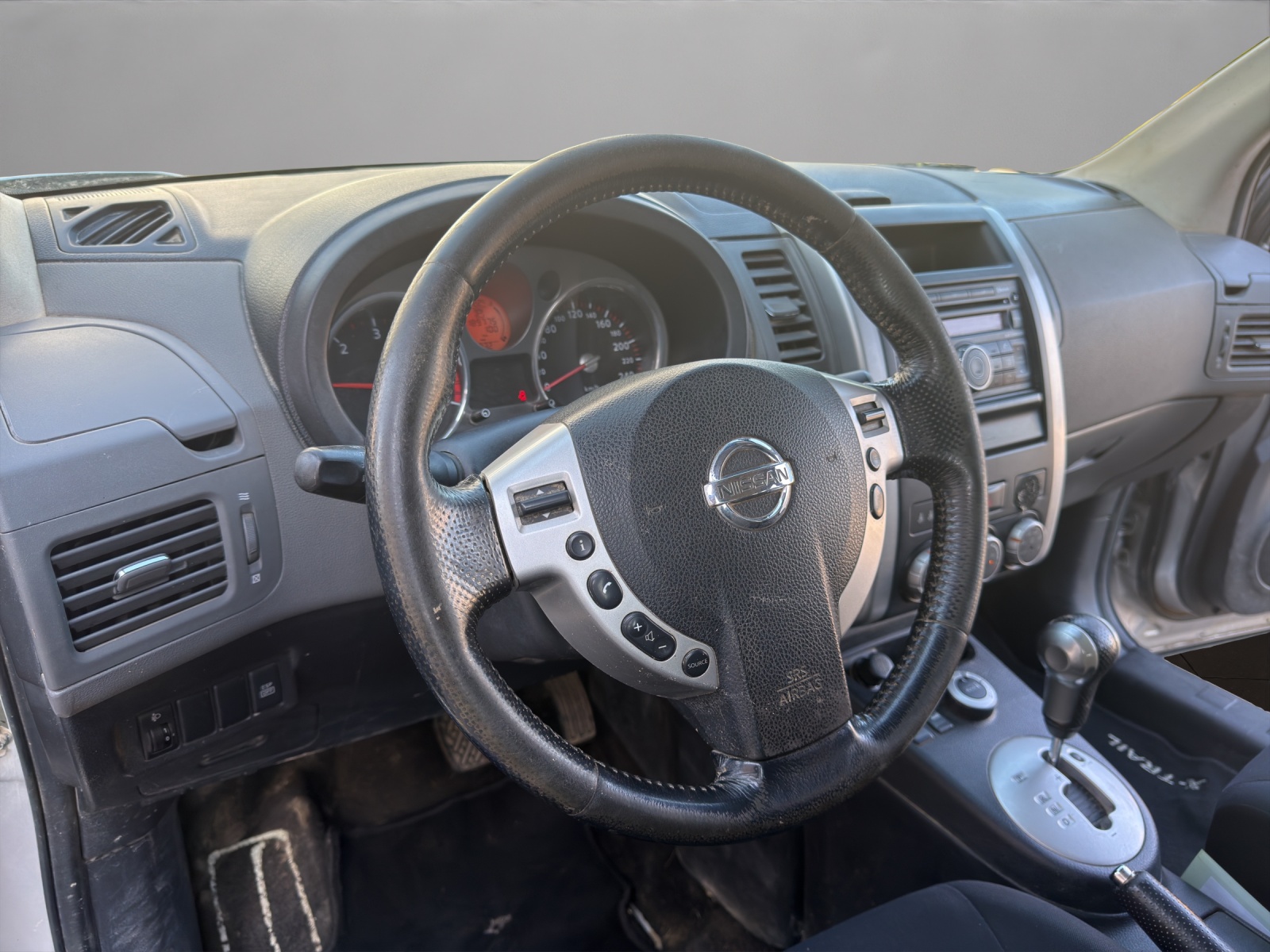 NISSAN X-Trail 2.0 dCi 16V SE Automatic-image-9