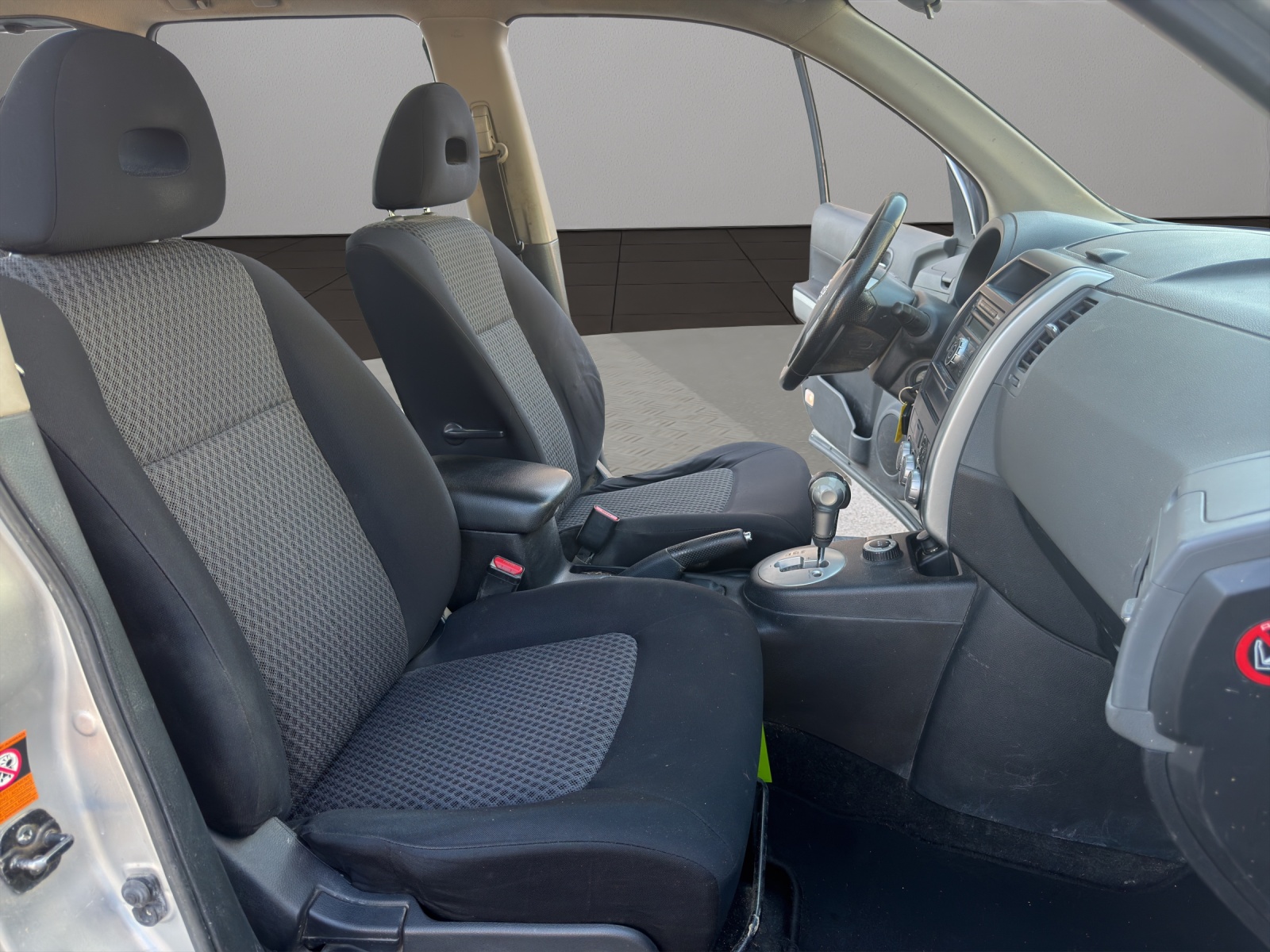 NISSAN X-Trail 2.0 dCi 16V SE Automatic-image-16