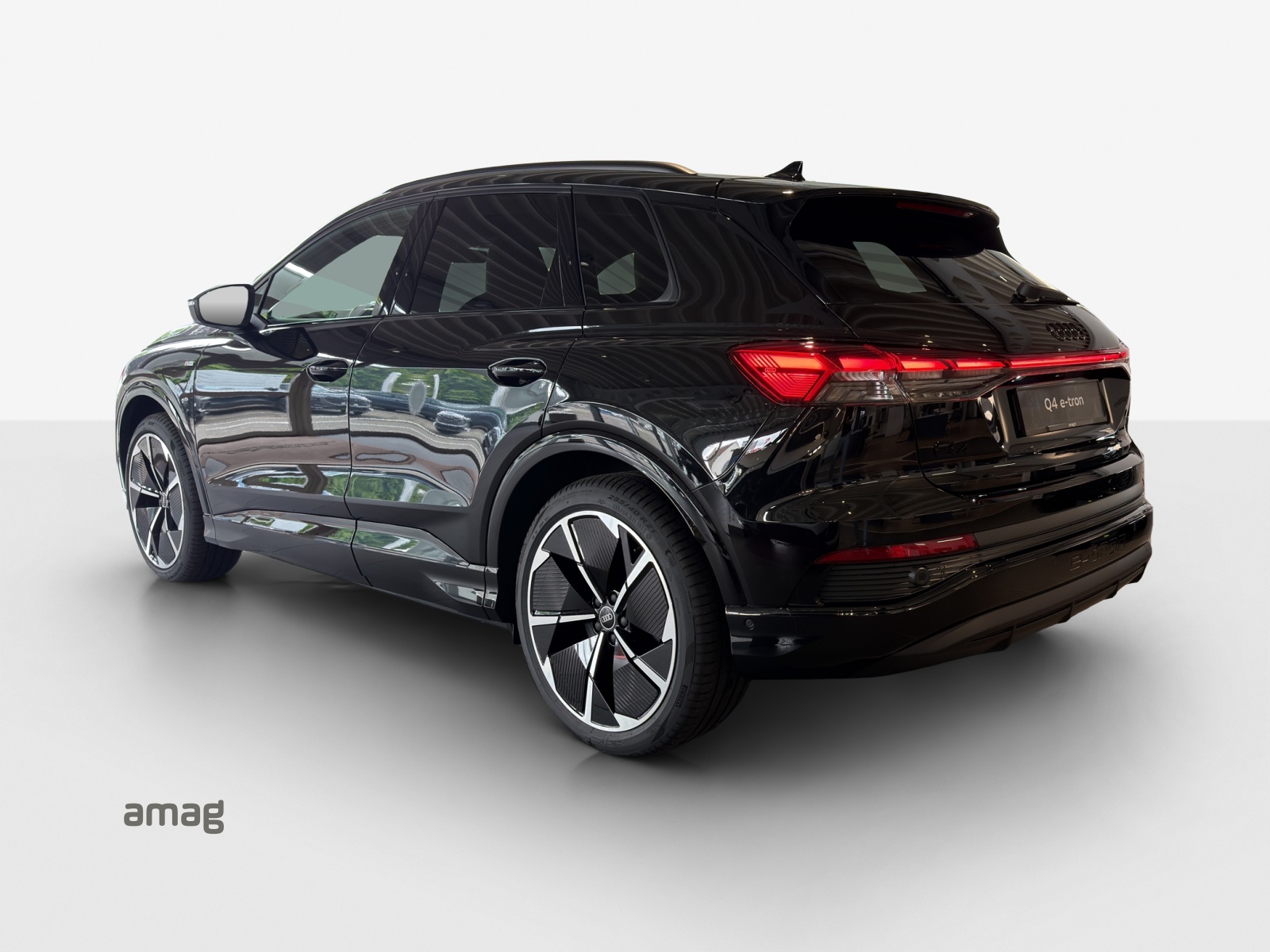 AUDI Q4 e-tron 45 Attraction quattro-showroom-element-2