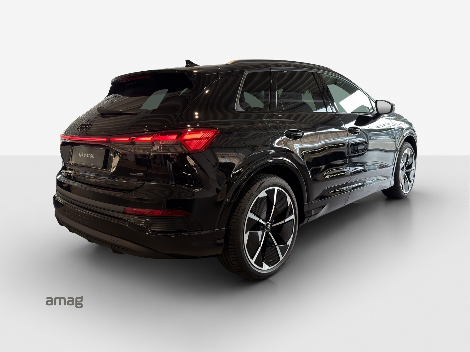 AUDI Q4 e-tron 45 Attraction quattro-image-4