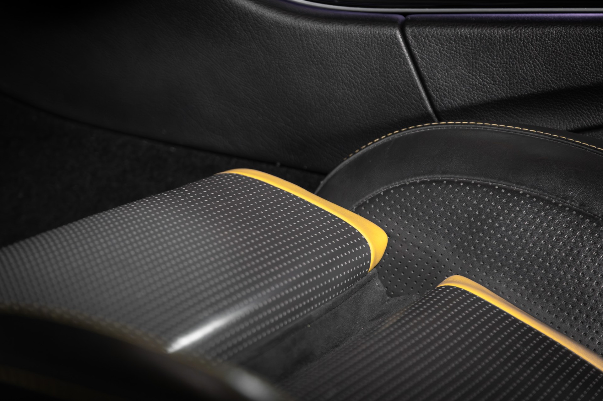 MERCEDES-BENZ C 63 S AMG 9G-tronic-image-15