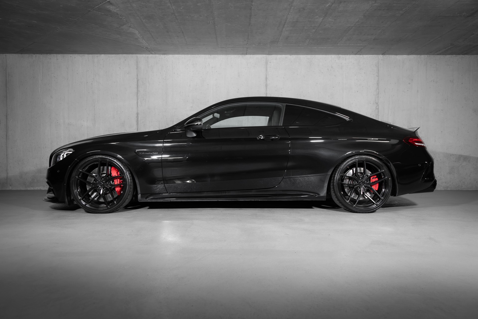 MERCEDES-BENZ C 63 S AMG 9G-tronic-showroom-element-1