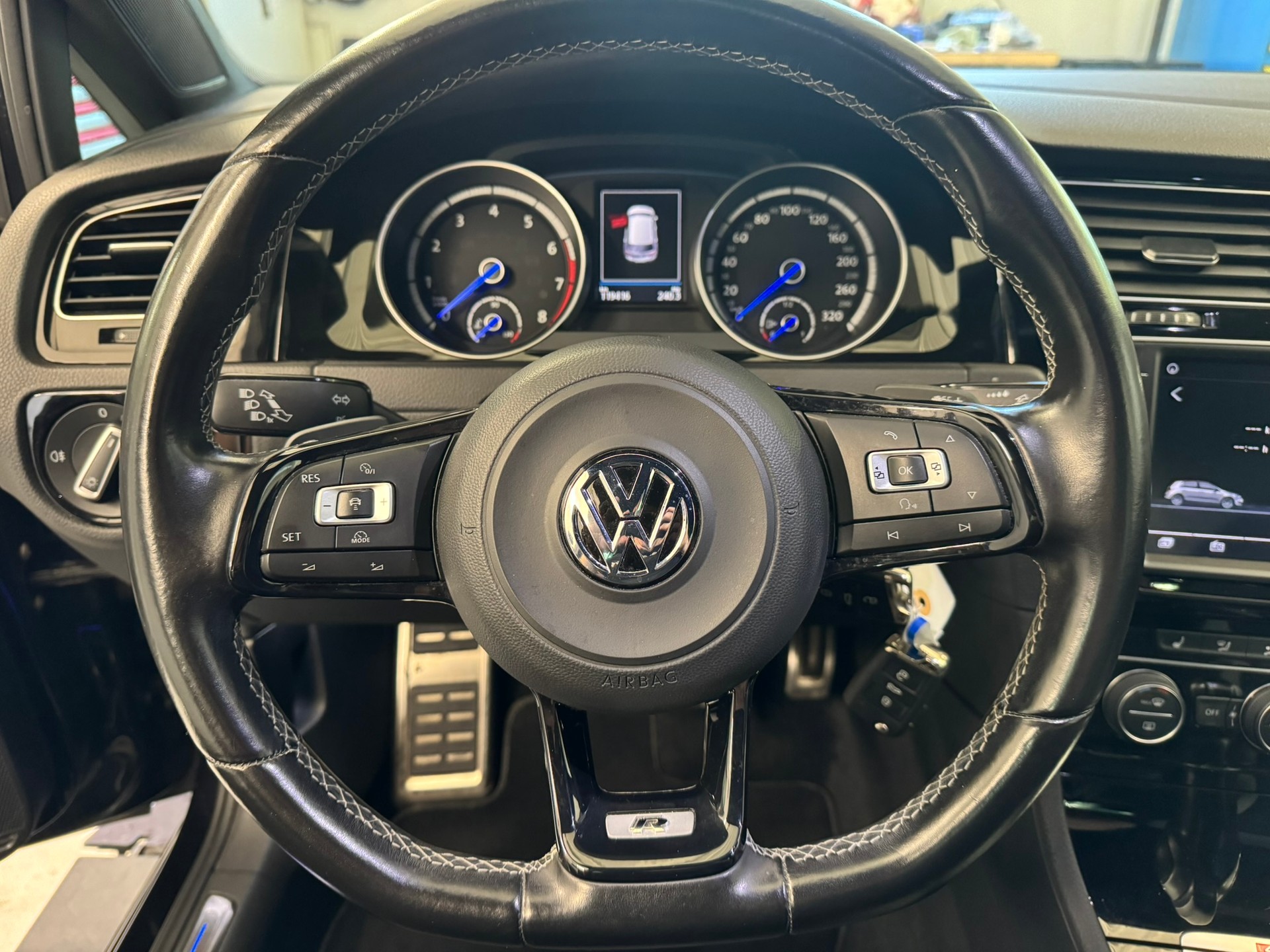 VW Golf 2.0 TSI R 4Motion DSG-image-10