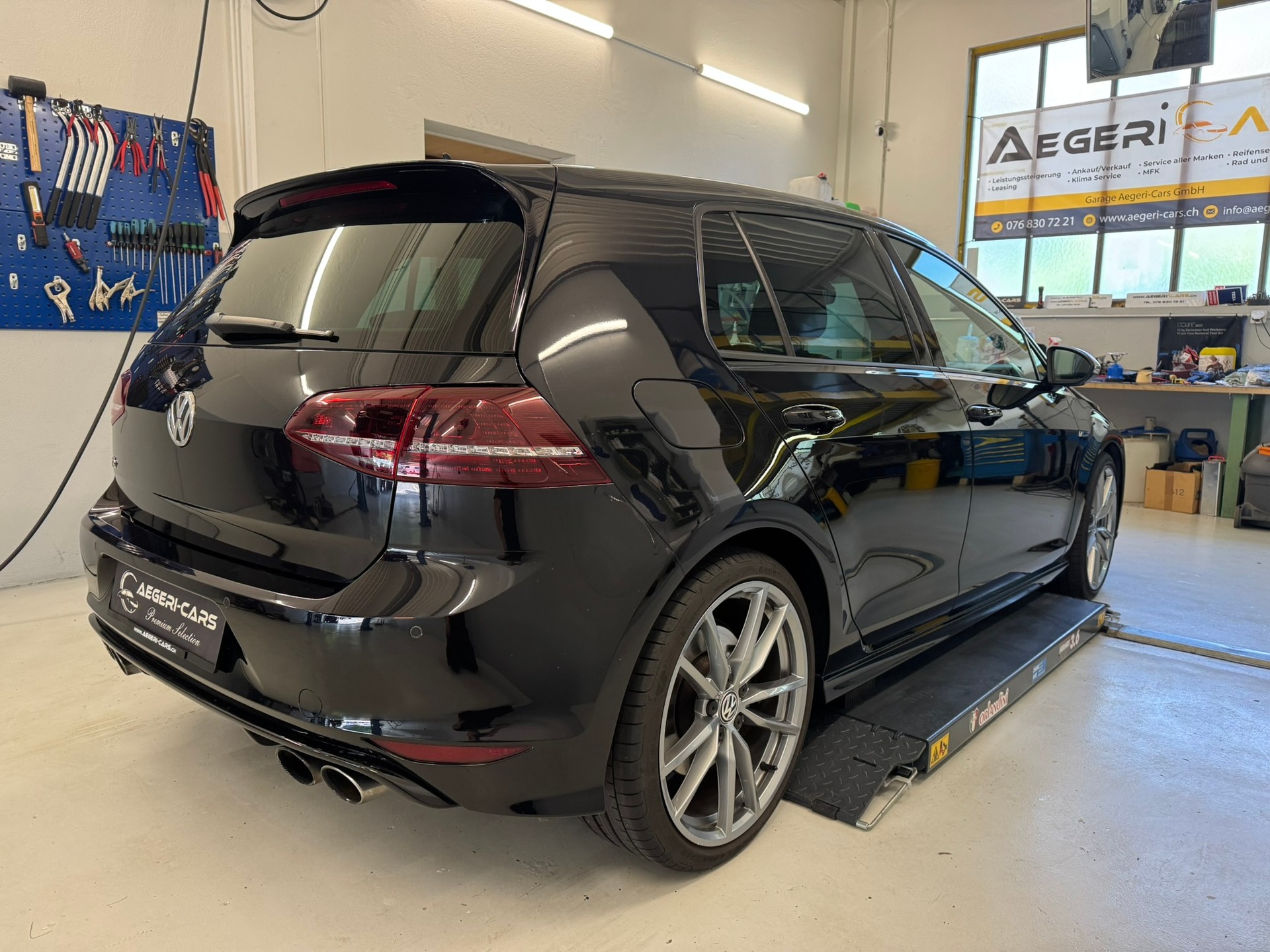VW Golf 2.0 TSI R 4Motion DSG-showroom-element-3