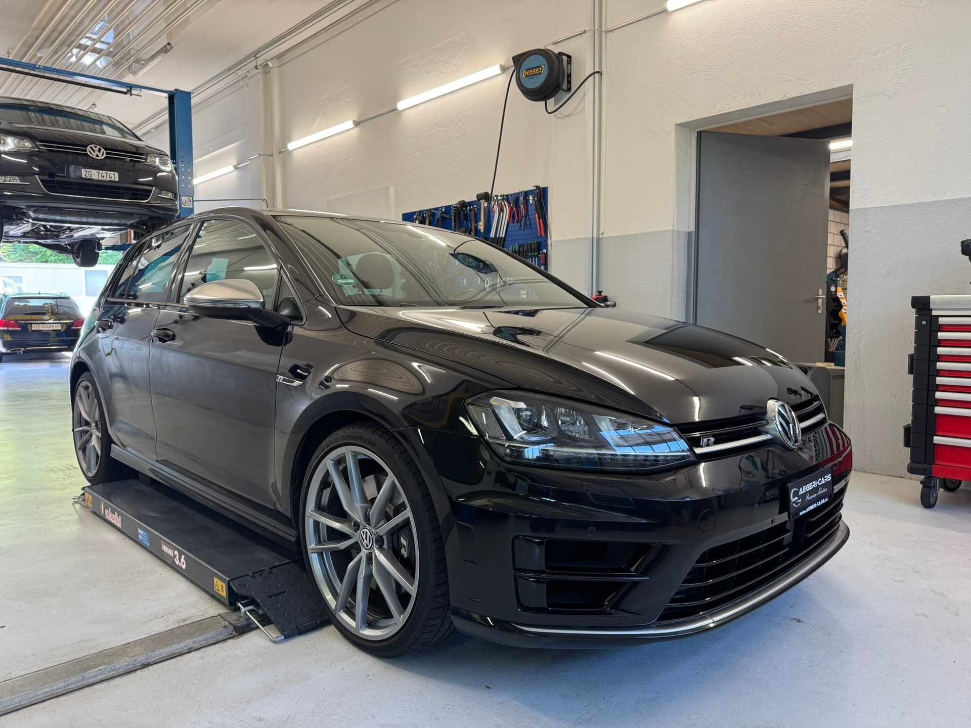 VW Golf 2.0 TSI R 4Motion DSG-showroom-element-2