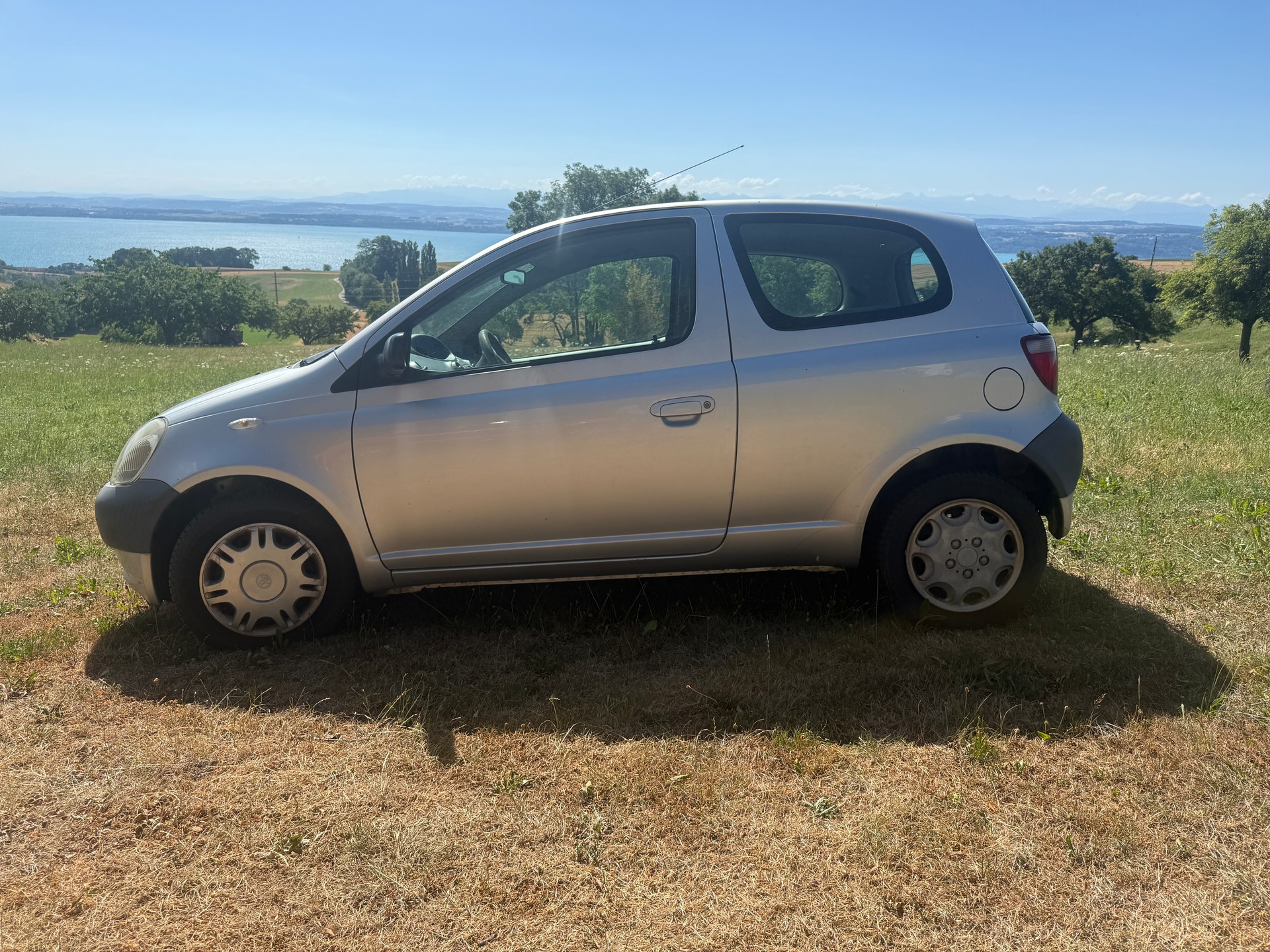 TOYOTA Yaris 1.0 Linea Luna-image-6