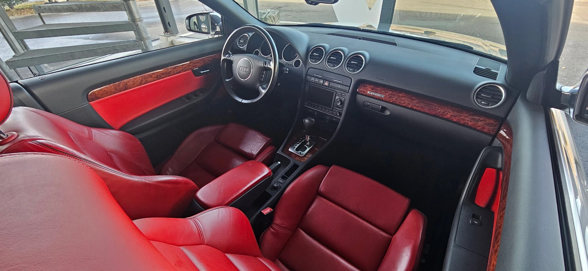 AUDI S4 Cabriolet 4.2 V8 quattro-image-5