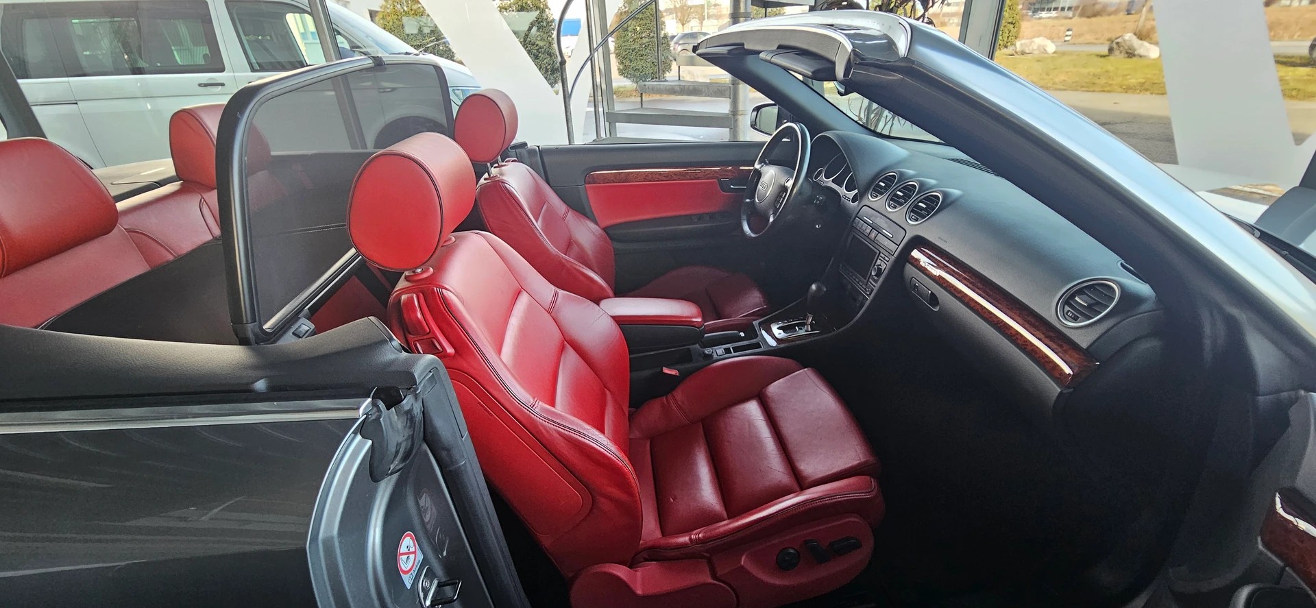 AUDI S4 Cabriolet 4.2 V8 quattro-image-6