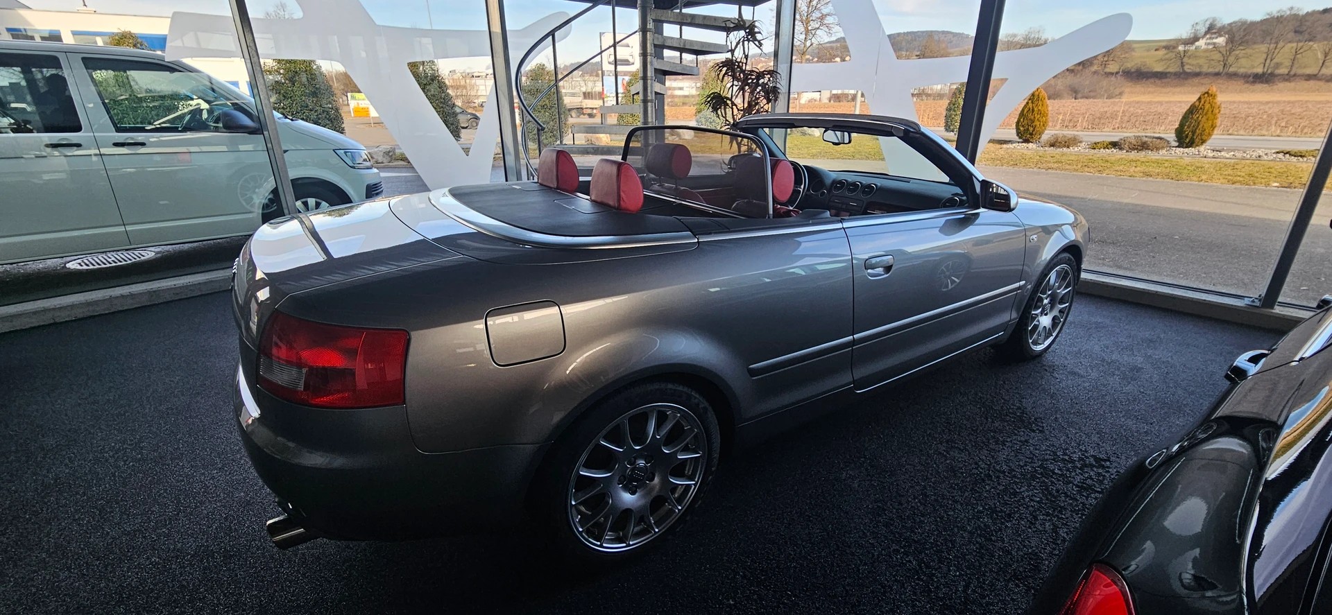 AUDI S4 Cabriolet 4.2 V8 quattro-image-3