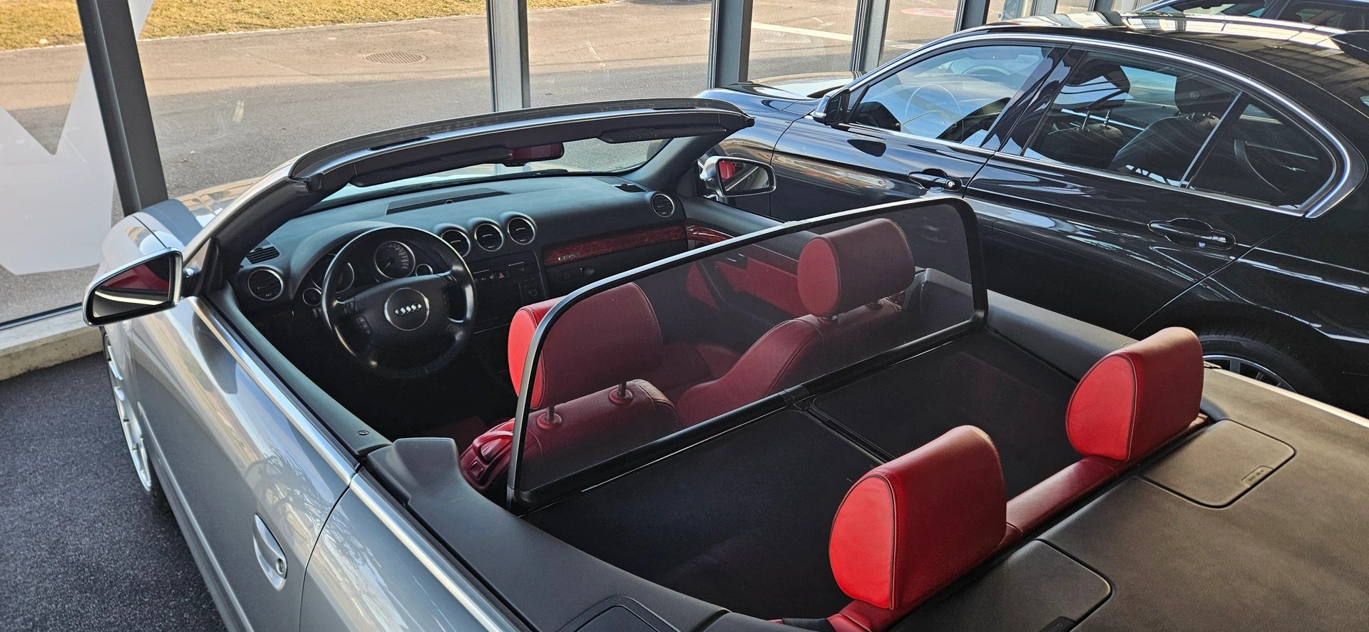 AUDI S4 Cabriolet 4.2 V8 quattro-image-7