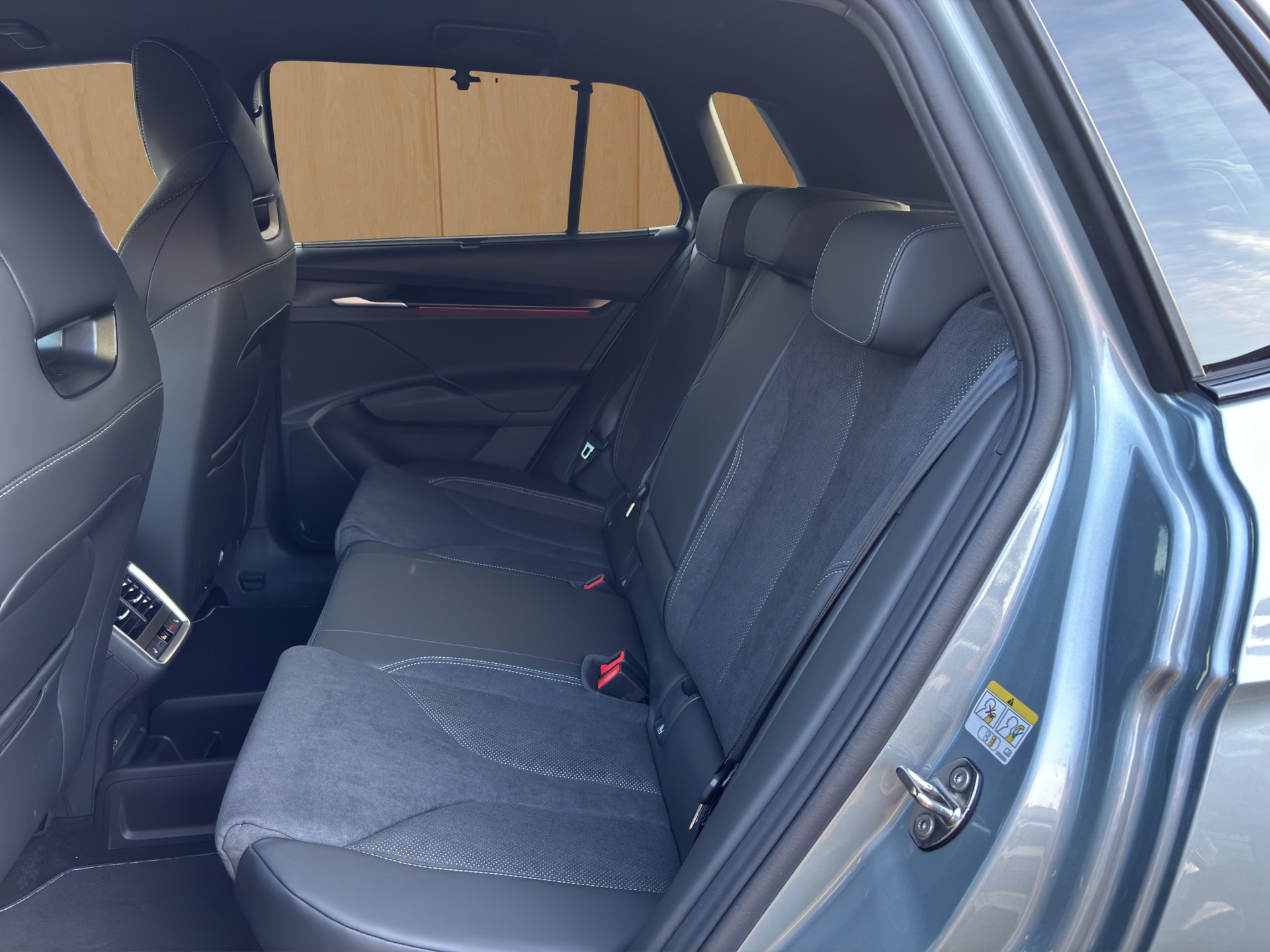 SKODA Elroq 85x Sportline 4x4-image-8