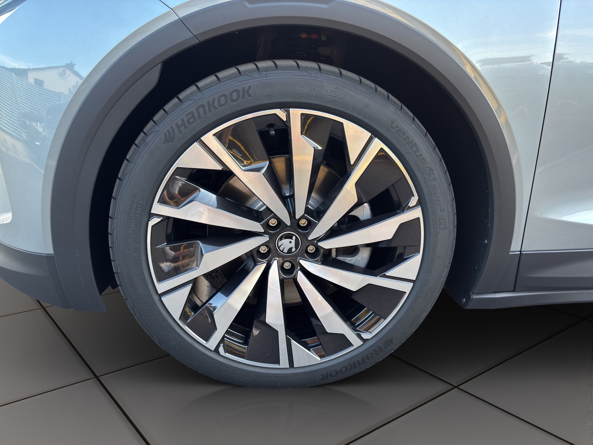 SKODA Elroq 85x Sportline 4x4-image-14