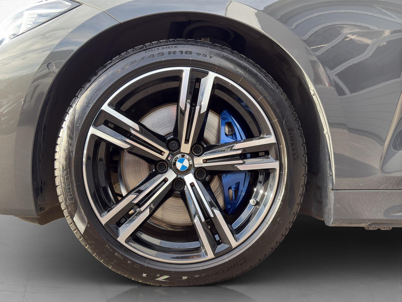 BMW M440i xDrive Cabrio-image-8