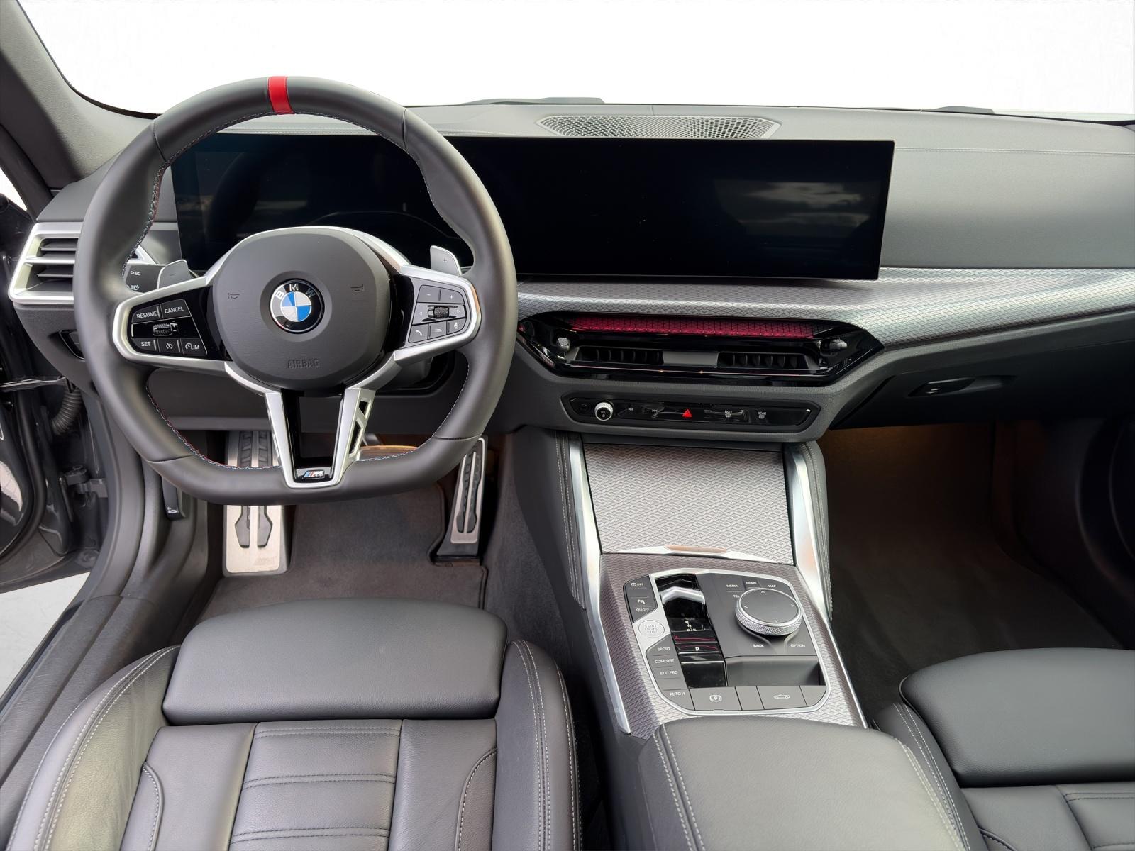 BMW M440i xDrive Cabrio-image-12