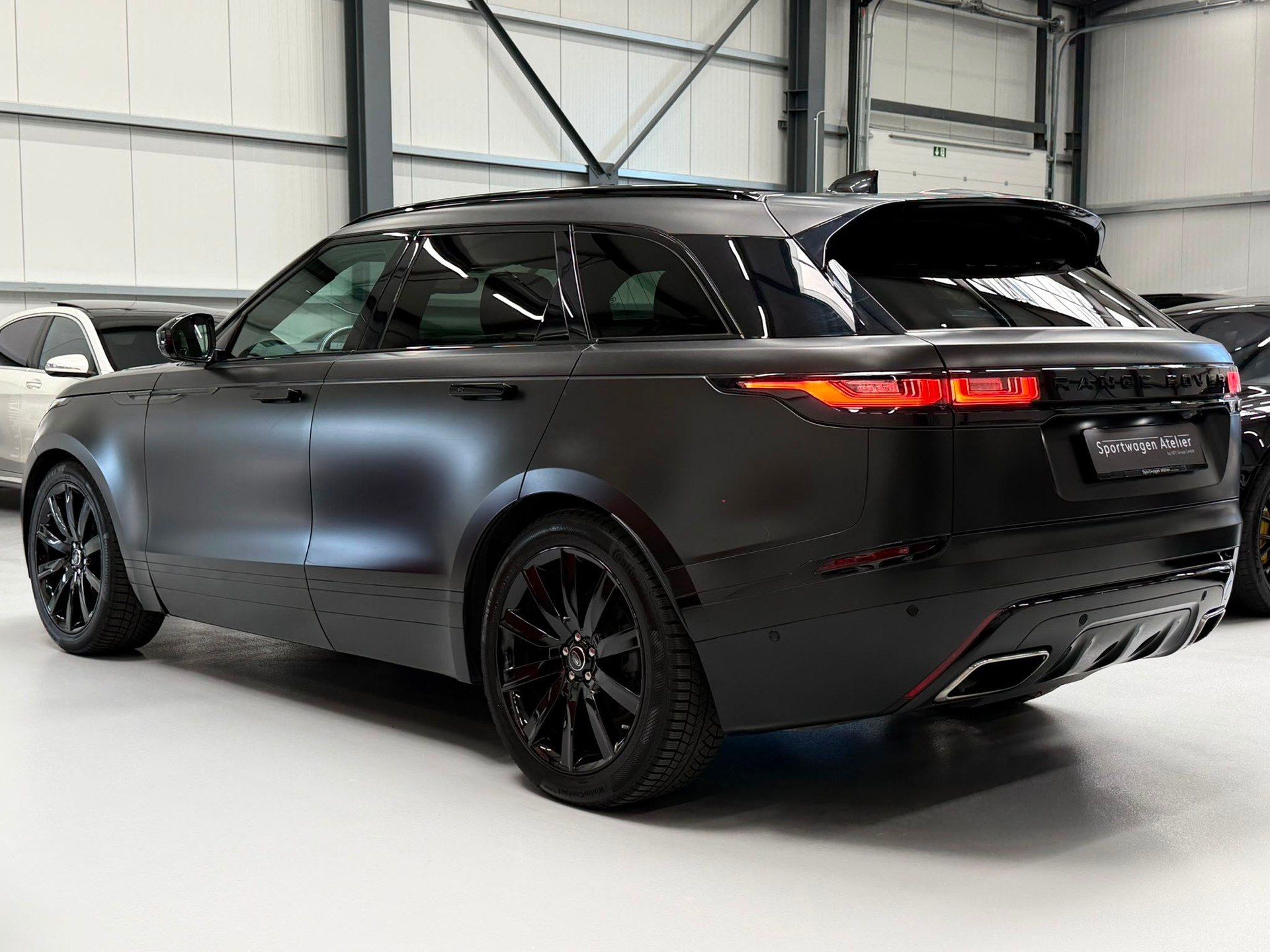 LAND ROVER Range Rover Velar R-Dynamic P 300 SE Automatic-showroom-element-3