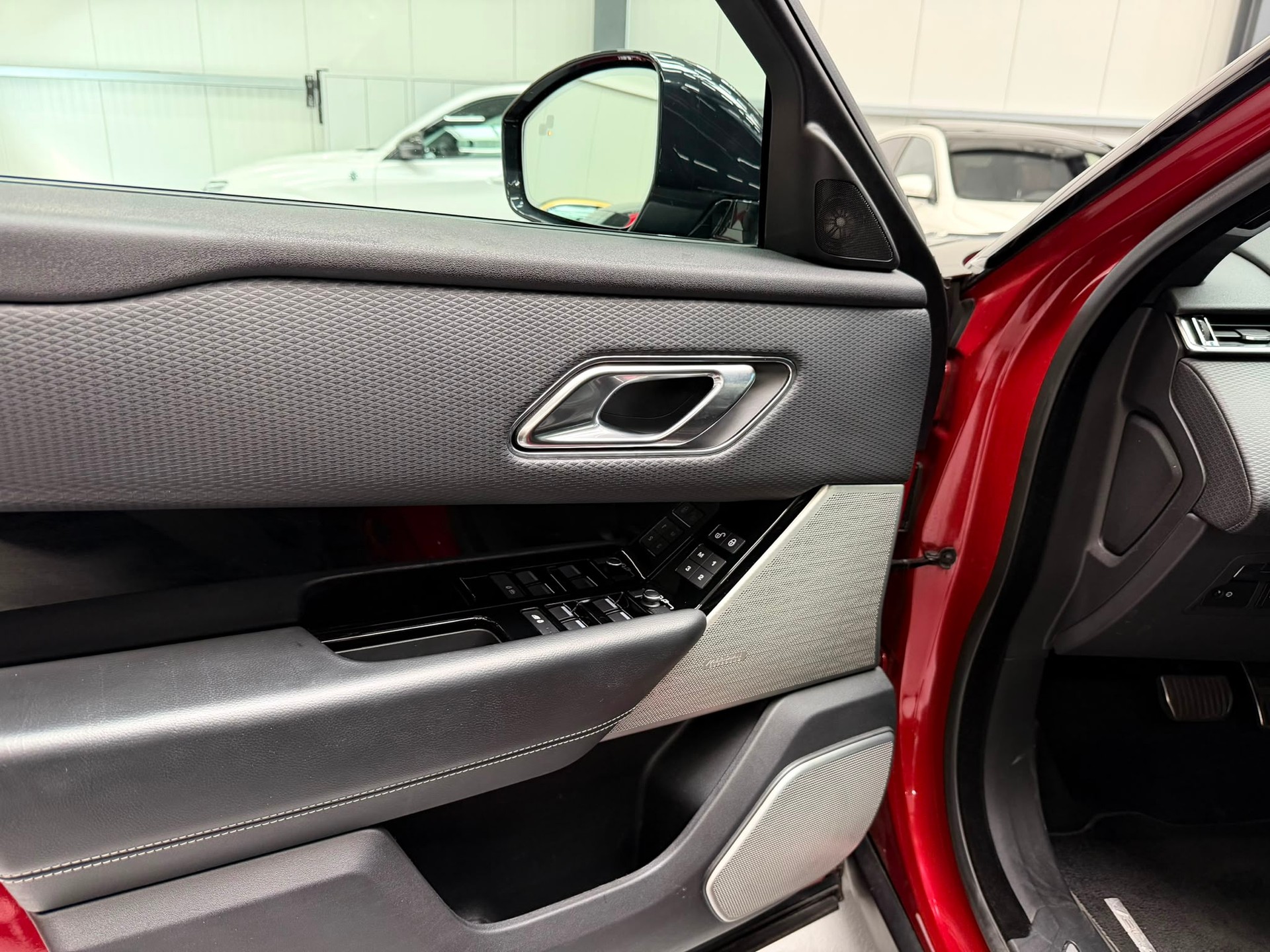LAND ROVER Range Rover Velar R-Dynamic P 300 SE Automatic-image-22