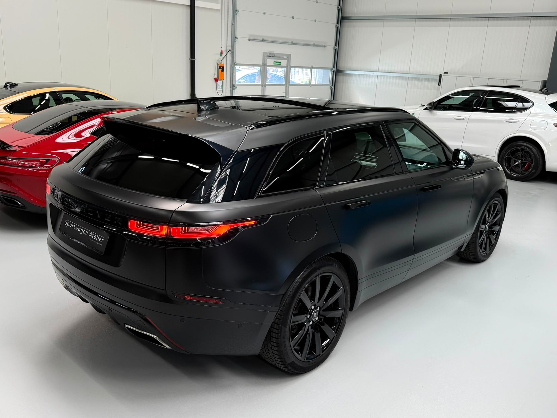 LAND ROVER Range Rover Velar R-Dynamic P 300 SE Automatic-image-8