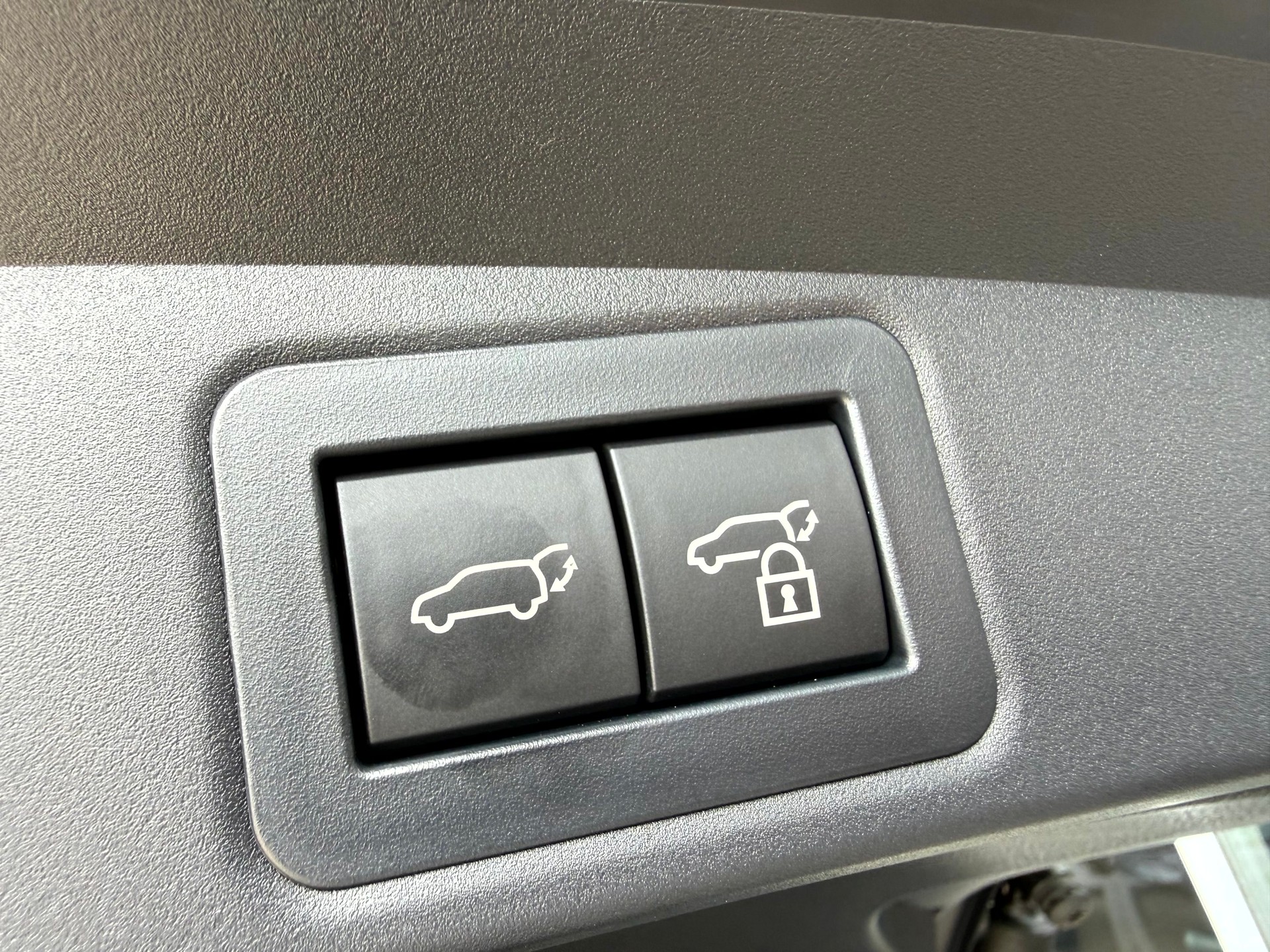 TOYOTA Corolla Touring Sports 1.8 HSD Trend e-CVT-image-9