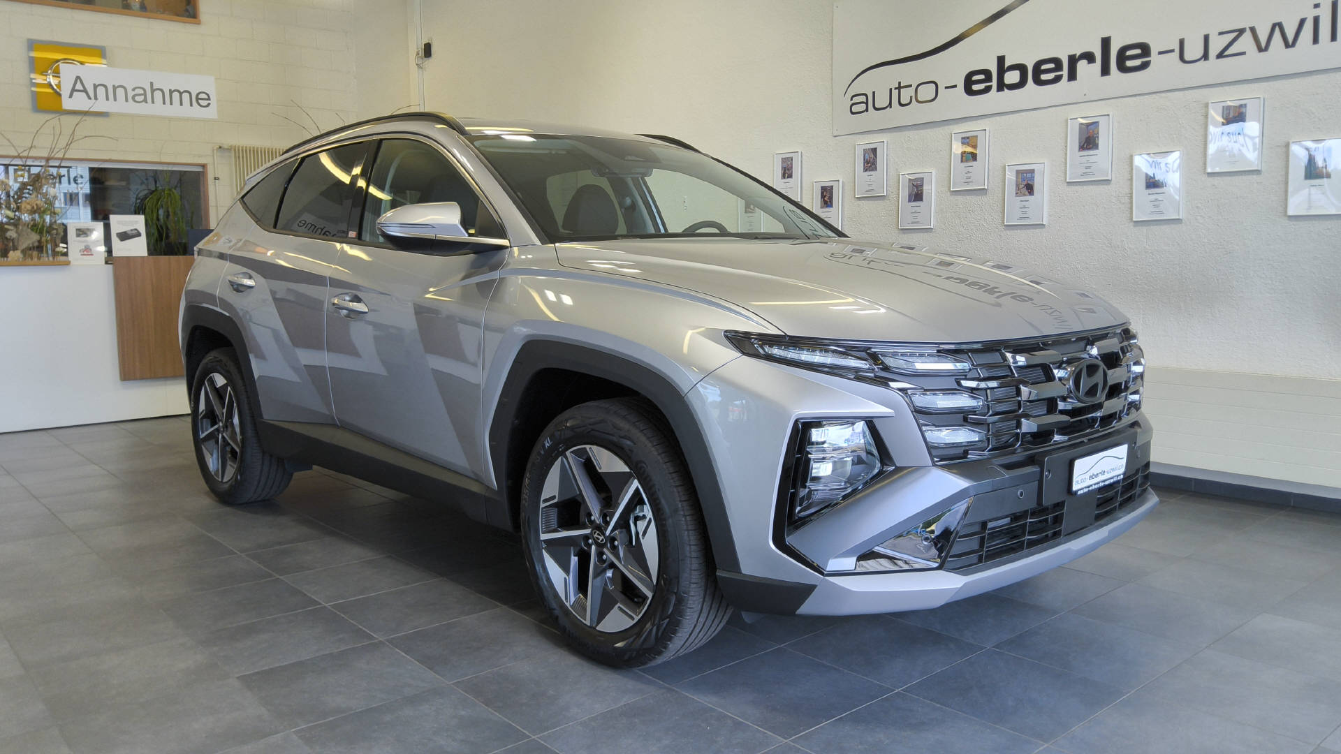 HYUNDAI Tucson 1.6 T-GDi HEV Amplia 4WD-showroom-element-1