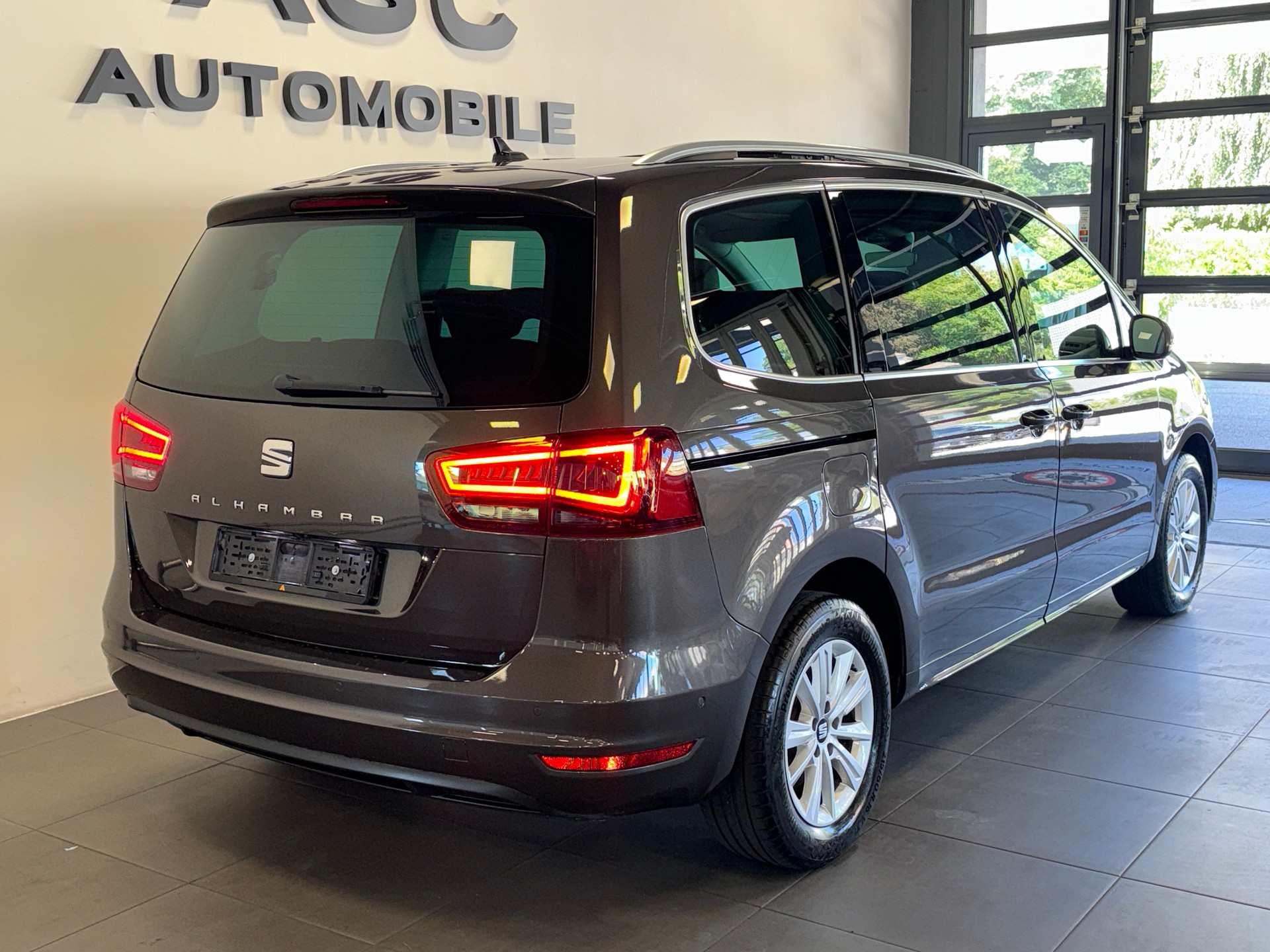 SEAT Alhambra 2.0 TDI DSG Style 7-Platz *Panoramadach & Leder*-showroom-element-3