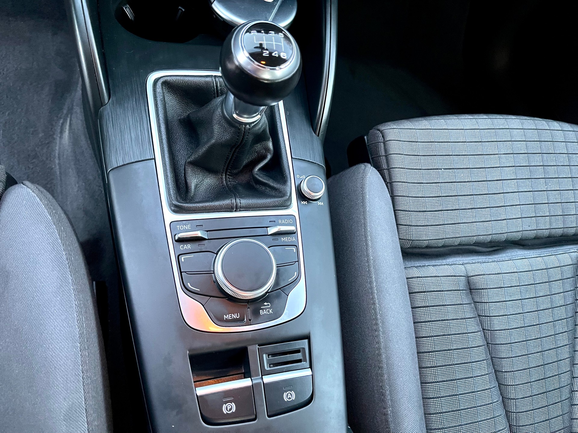 AUDI A3 Sportback 1.4 TFSI Ambiente-image-14