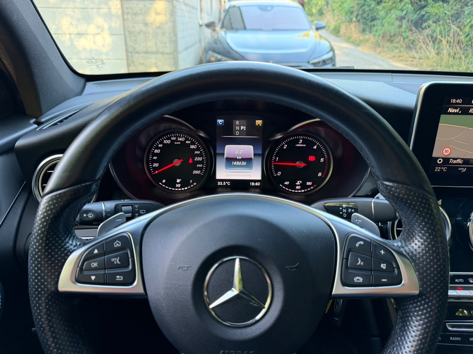 MERCEDES-BENZ GLC 250 d AMG Line 4Matic 9G-Tronic-image-25