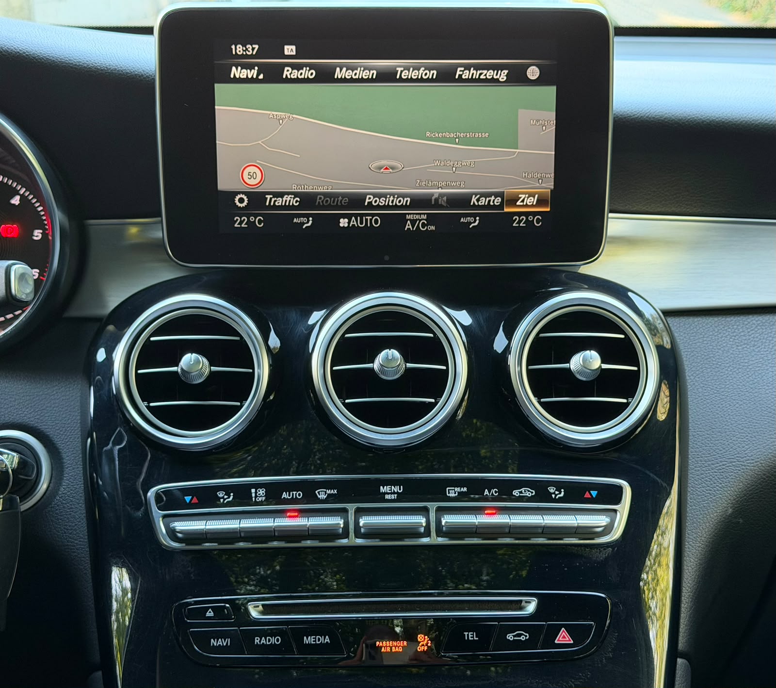 MERCEDES-BENZ GLC 250 d AMG Line 4Matic 9G-Tronic-image-22