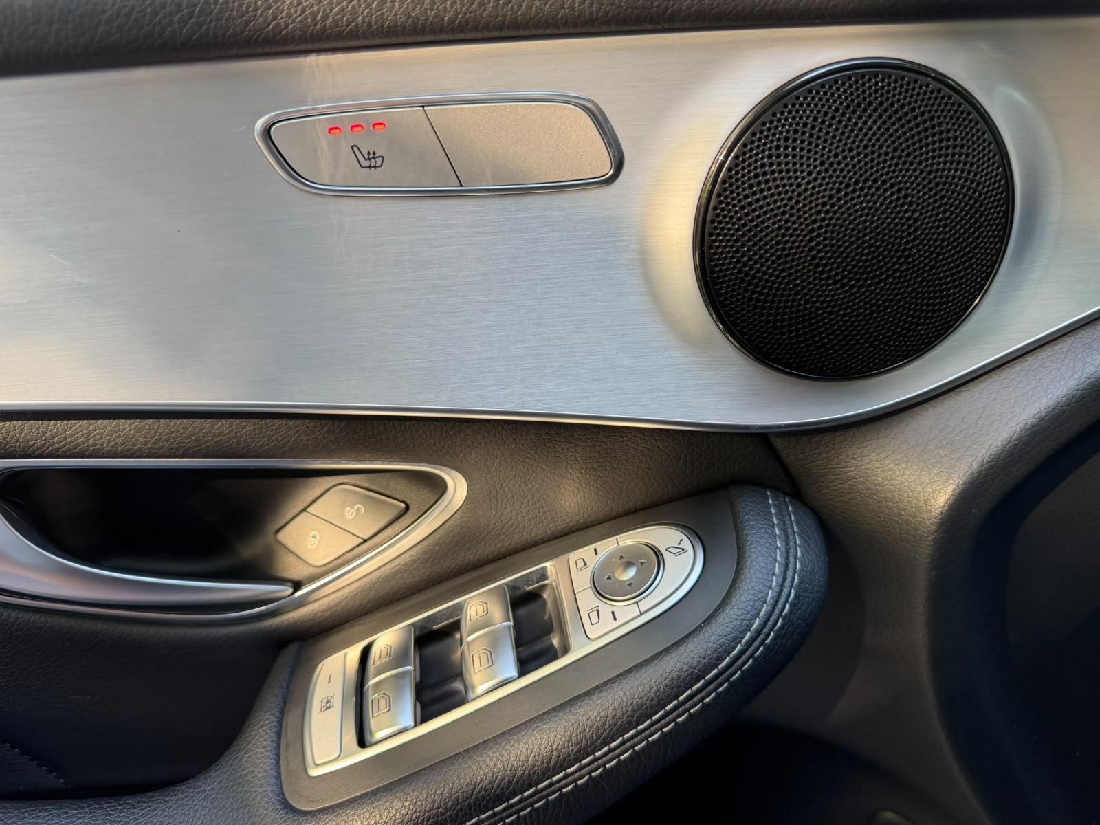 MERCEDES-BENZ GLC 250 d AMG Line 4Matic 9G-Tronic-image-11